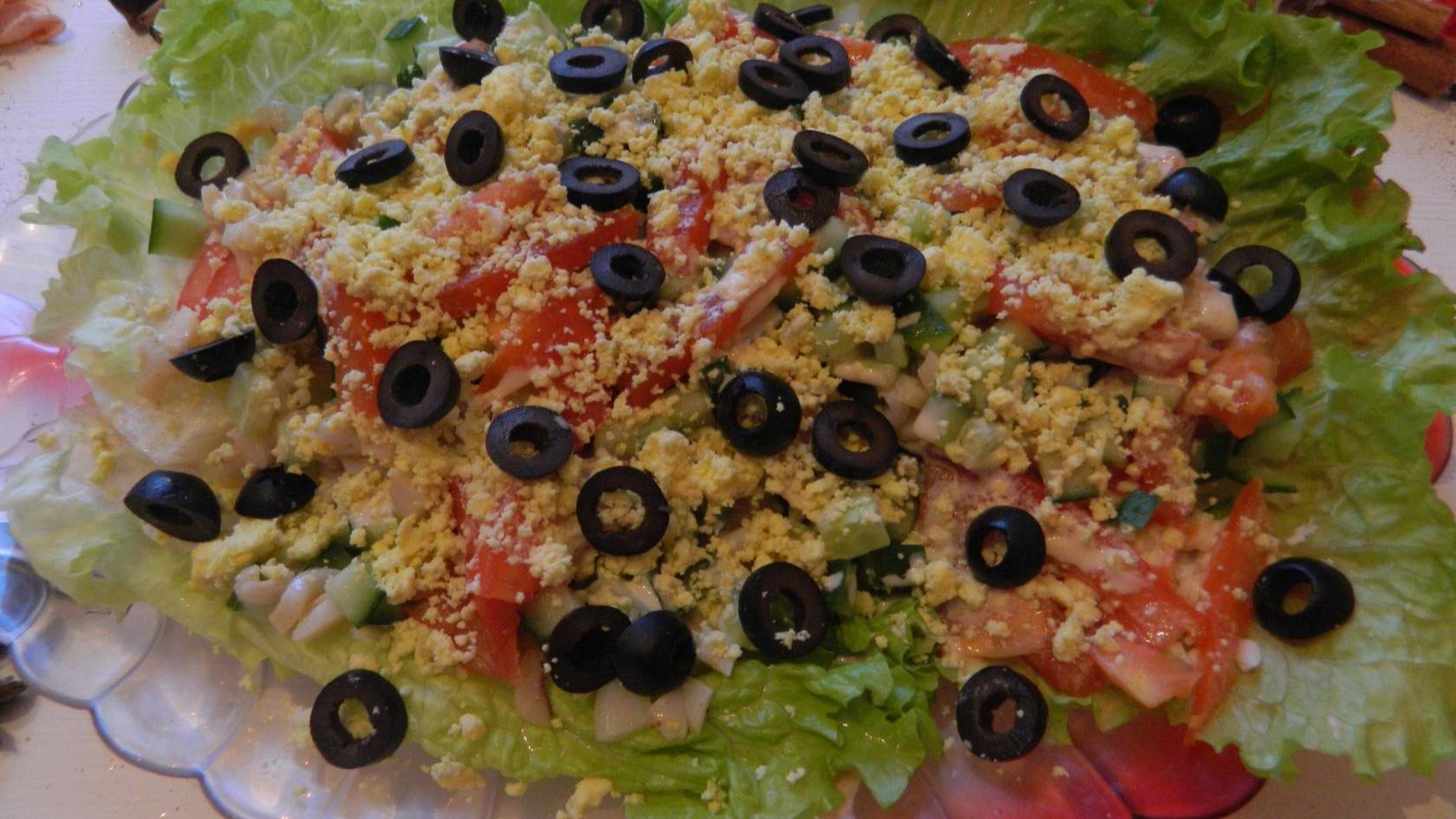 ОБАЛДЕННЫЙ ПРАЗДНИЧНЫЙ САЛАТ С КАЛЬМАРАМИ РЕЦЕПТ смотреть онлайн