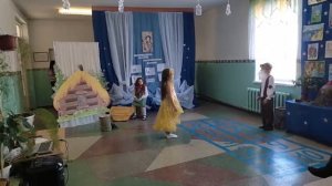Литературная инсценировка от 2-Д класса «Сказка о рыбаке и рыбке»