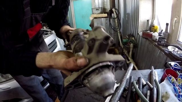 TOYOTA COROLLA E150. Замена бендикса на стартере.