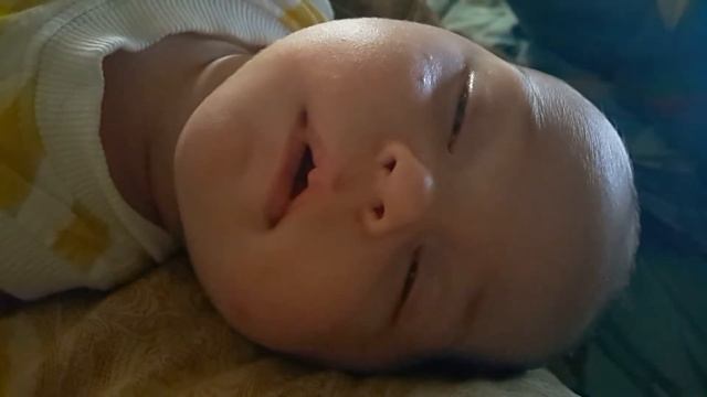 Фильм про то, как Кирочка не спит, умеет смеяться и делает страшные глаза смотреть онлайн