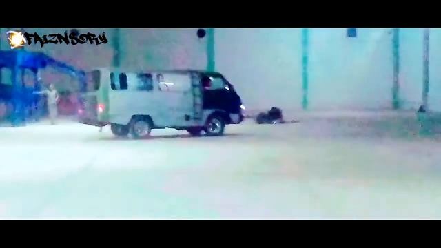 Test Driving (Toyota HIACE 1981) смотреть онлайн
