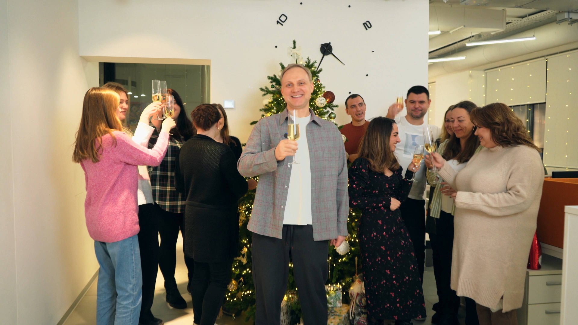 🎄 С Новым 2025 годом! / РУСХИТ смотреть онлайн
