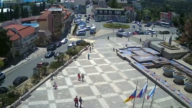Вебкамера "Площадь Советская". Запись 20.06.2018 12:00:03 смотреть онлайн