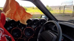 Разминаем кузов тринашки двумя DL Audio Legend 15