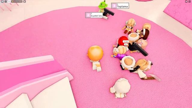 BARBİE EVİNDE BARBİE BEBEKLERİ🥰AYŞEM ECE ARI💥ARIGİLLER🐝ROBLOX BERRY AVENUE🏡RP смотреть онлайн