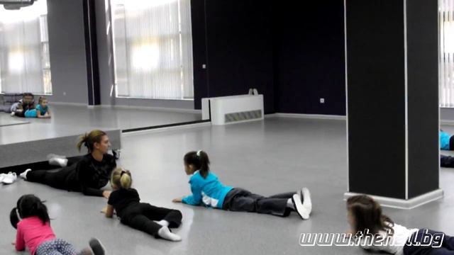 Художествена гимнастика за деца в THE HALL 12.10.2013 смотреть онлайн
