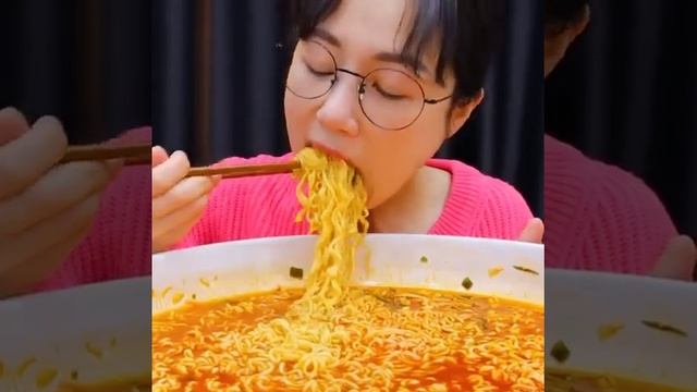 Mukbang ramen (Yt:SSUDA) #ssuda #mukbangeatingshow #mukbangkorea #mukbangramen #ramenkorea #ram смотреть онлайн