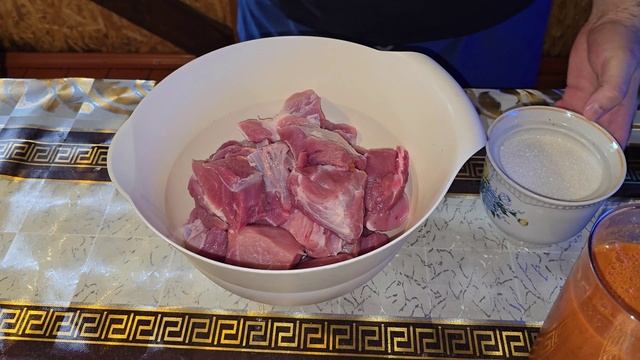 Шашлык из свинины, приготовленный в тандыре. смотреть онлайн