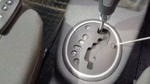 Как разблокировать рычаг переключения передач акпп Suzuki sx 4.