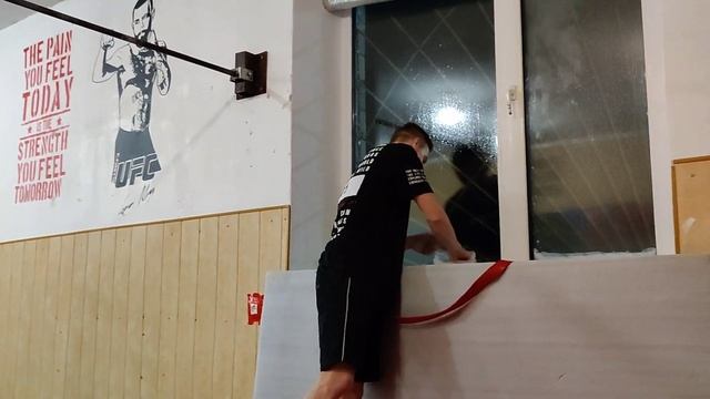 Подробная обучалка на перелёт углом один из самых красивых элементов на турнике смотреть онлайн
