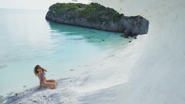 Море, пляж, девушки, музыка - красота ! 15 смотреть онлайн