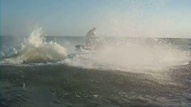 Honda Aquatrax jumping small waves смотреть онлайн