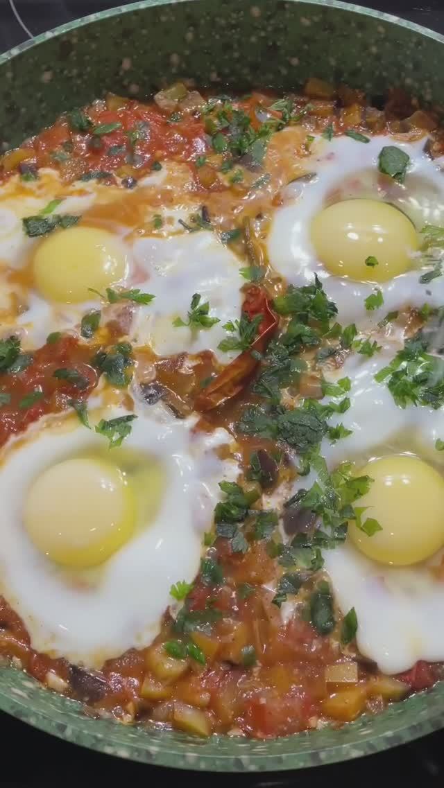 ШАКШУКА🔥Съедается за раз!!! #shorts#шакшука#овощи# смотреть онлайн