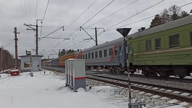 ВЛ11К-127 с хозяйственным поездом смотреть онлайн