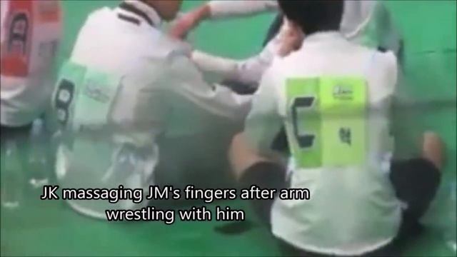 Jungkook feeding Jimin's strength/muscle kink 😏 смотреть онлайн