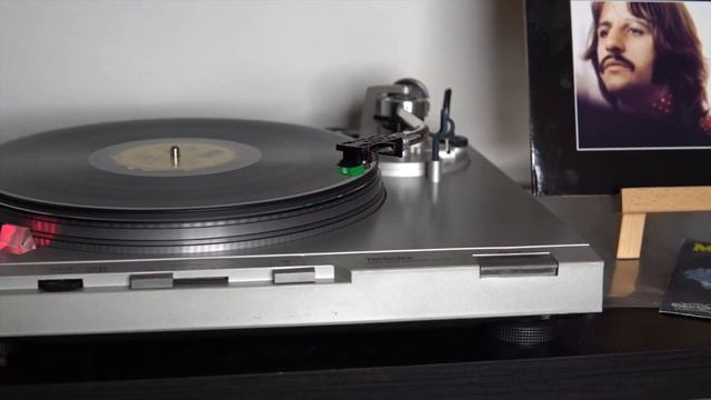Actually Remove Dust from a Record - Cleaning with a Carbon Fiber Brush AND a Vinyl Cleaning Roller смотреть онлайн