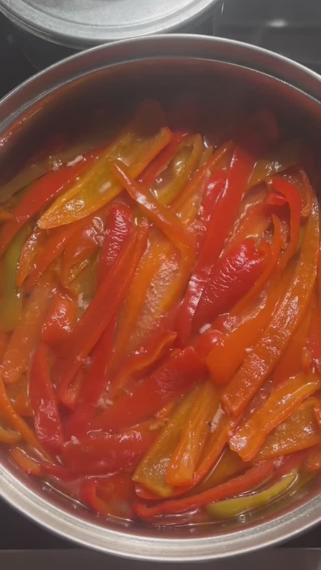 Вкусная закуска из сладкого перца #shorts #закуска #болгарскийперец #готовка смотреть онлайн