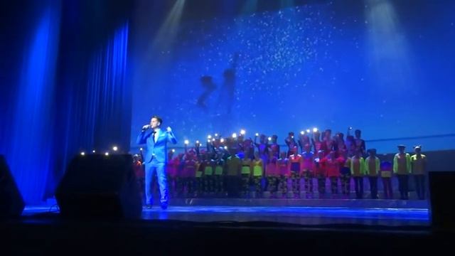 БКЗ «Октябрьский» Артем Ромас - танцы на стеклах (кавер) смотреть онлайн