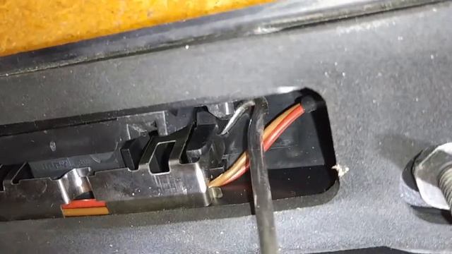 Saab Trunk Switch Removal and Repair смотреть онлайн