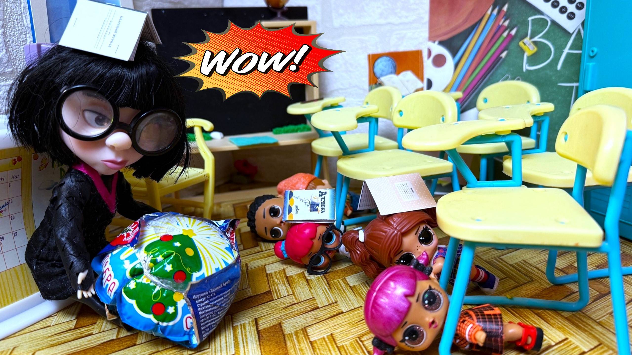 КУКЛЫ ЛОЛ СЮРПРИЗ МУЛЬТИК🤣😋😁 веселая ШКОЛА! Новогодний БАБАХ! На ёлке🎄🎅 истории ДАРИНЕЛКА смотреть онлайн