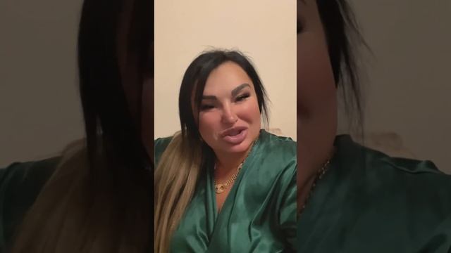 Пончики на ночь. Мороженное в закуску… смотреть онлайн