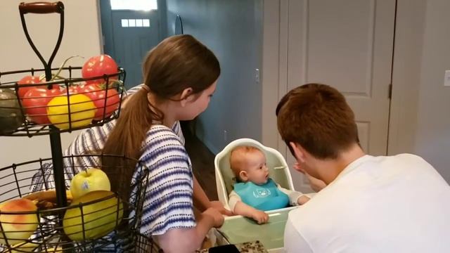 Кормим внука Михаила! смотреть онлайн