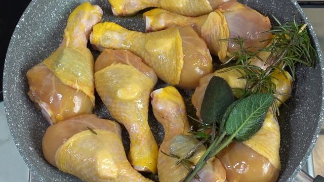 КУРЯЧІ ГОМІЛКИ на сковороді🍗🍗🍗👍 смотреть онлайн