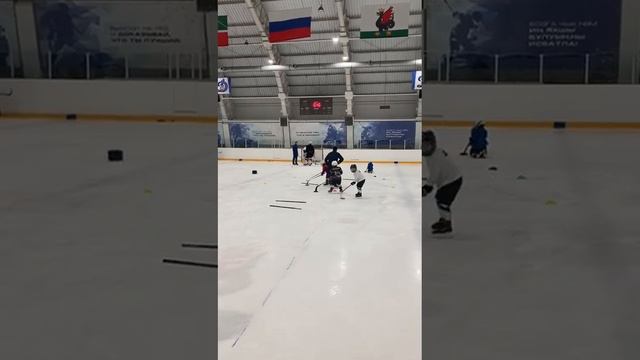 Хоккей🏒22 Тренировка Ледовая Арена 🏟 Золотая Шайба 🏒👍💪🙏ФЭД Закручивает Воронку🏒😂👍💪🙏7 Мая 2024 смотреть онлайн