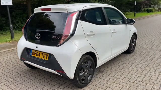 Toyota AYGO 1.0 VVT-i x-play x-shift 5dr EU5 смотреть онлайн