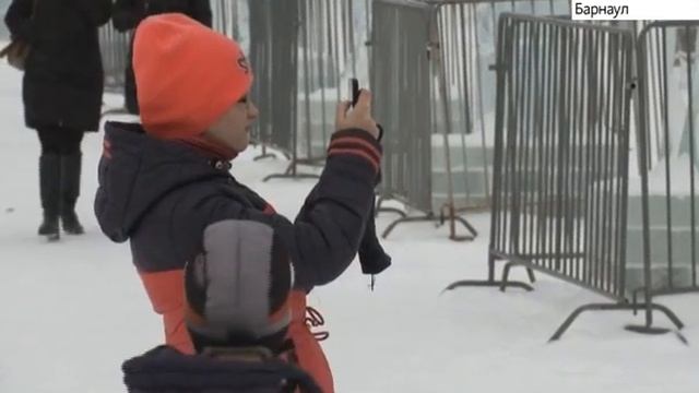 Всего два дня осталось у жителей и гостей Барнаула, чтобы насладится отдыхом в снежном городке смотреть онлайн