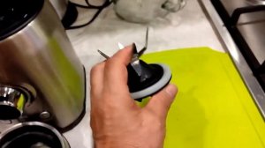 Протекает  блендер меняем сальник(подшипники)