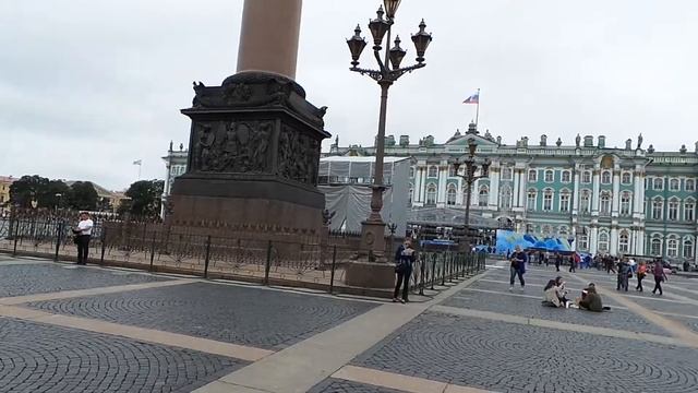 На Дворцовой площади... смотреть онлайн