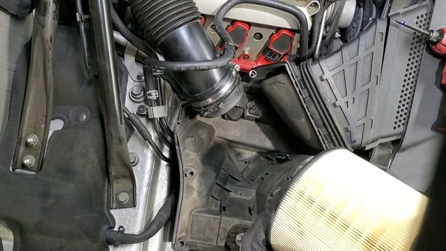 HOW TO REPLACE AUDI Q5 ENGINE AIR FILTER #airfilter #audiq5 #replacement