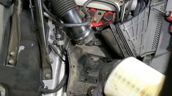 HOW TO REPLACE AUDI Q5 ENGINE AIR FILTER #airfilter #audiq5 #replacement