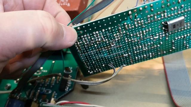 DIY frequency counter kit 1987 in sat receiver case ICM7216B teardown смотреть онлайн