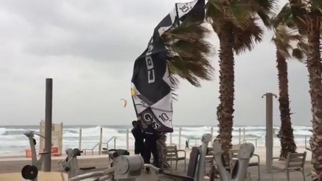 Para Israel. Висит на заборе.... смотреть онлайн