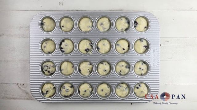 USA Pan 24 Cup Mini Muffin Pan смотреть онлайн
