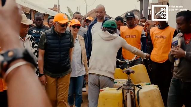 FIFIDIANANA BEN'NY TANÀNA : NAINA ANDRIANTSITOHAINA TENY AMIN'NY BORIBORI-TANY FAHA ENINA смотреть онлайн