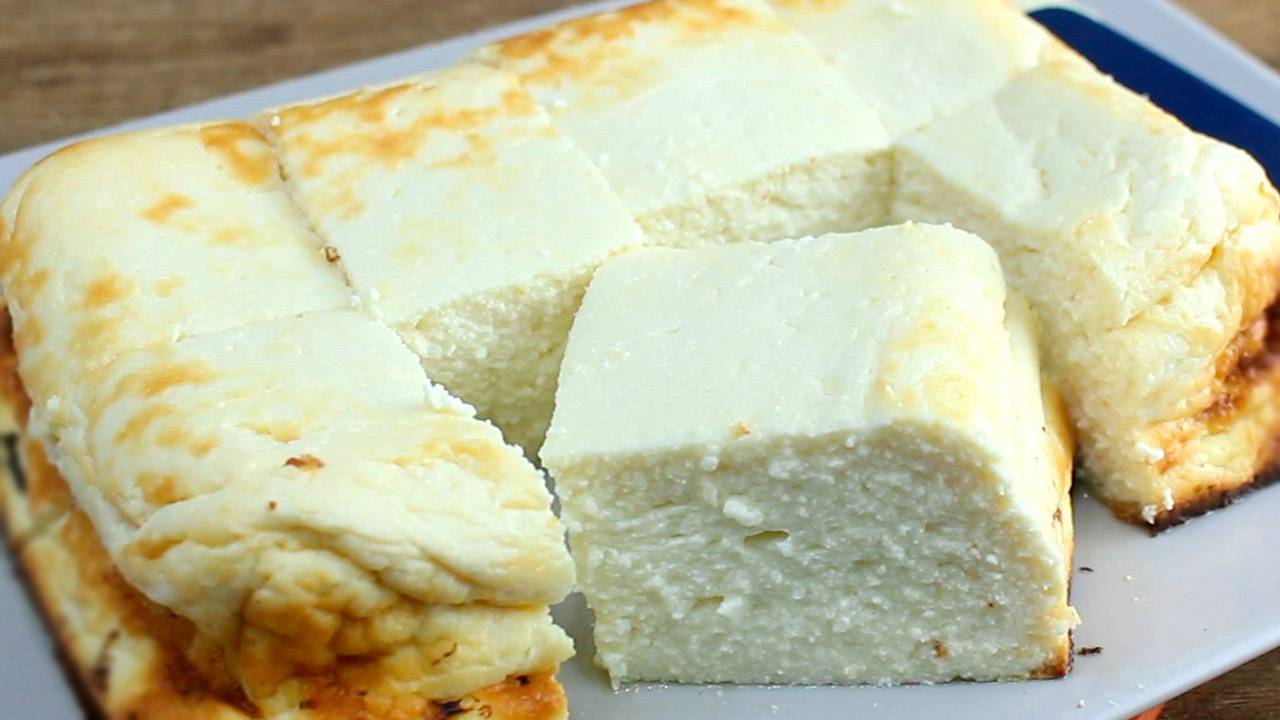 Воздушная, Нежная Творожная запеканка без муки - только яйца, творог и сахар. Вкусный рецепт смотреть онлайн