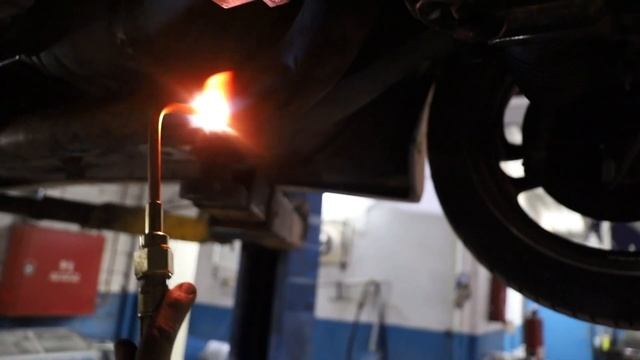(المكينه التيربو داخل السيارة ) OLD ENGINE IS OUT TURBO ENGINE IS IN смотреть онлайн