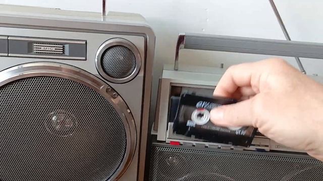 Сравниваем Aiwa J88 и National RX-5350