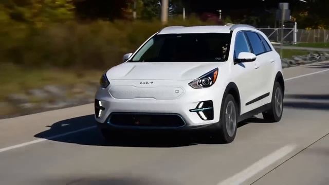 2023 Hyundai Elantra N: Regular Car Reviews смотреть онлайн