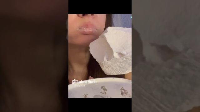 ASMR crunch of wet chalk_ мел Воздушный💦 #crunchysounds #asmrsounds #chalk #eatingsounds #crunchy ( смотреть онлайн