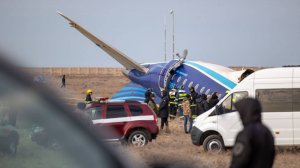 Азербайджан объявил траур по погибшим после крушения самолета в казахстанском Актау