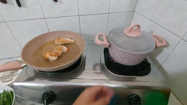 Chicken garlic spinach pasta got creamed by a titan смотреть онлайн