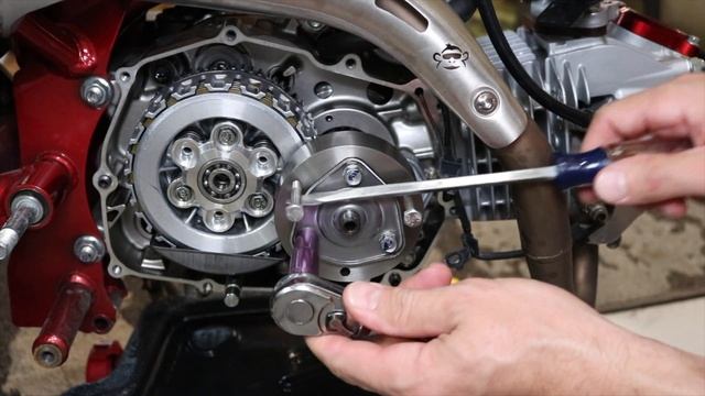 HIDDEN OIL FILTERS ON THE HONDA MONKEY 125 | How To Find And Clean The Oil Filter Screen And Spinne