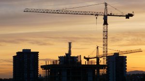 БАШЕННЫЙ КРАН | Развивающее видео про машины для детей | Мультики про машинки