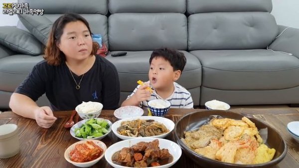 리얼가족먹방:)돼지갈비찜,잡채,육전,삼색전 만들어 먹는 흔한가족의 추석일상과 먹방ㅣChuseok food, galbijjim, JapchaeㅣMUKBANGㅣEATING SHOW