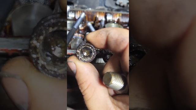 here is how to remove a rounded bolt in a tight space ( cylinder head ) смотреть онлайн