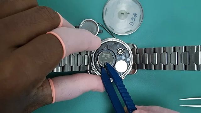 Vintage Tissot T-Touch Caseback Open And Battery Removal Tutorial | SolimBD смотреть онлайн